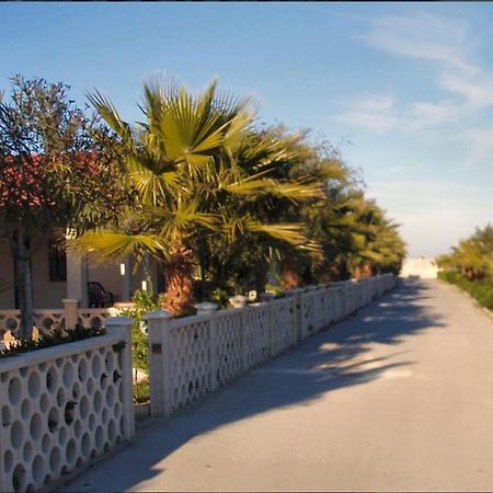 Villaggio Turistico La Baia Degli Angeli マルゲリータ・ディ・サヴォイア エクステリア 写真