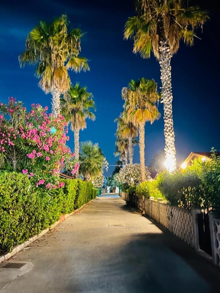 Villaggio Turistico La Baia Degli Angeli マルゲリータ・ディ・サヴォイア エクステリア 写真